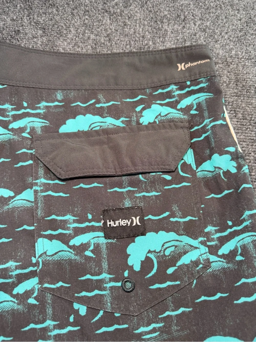 Hurley Swimsuit Board Shorts Mens size 34 9' inseam Tsunami Waves